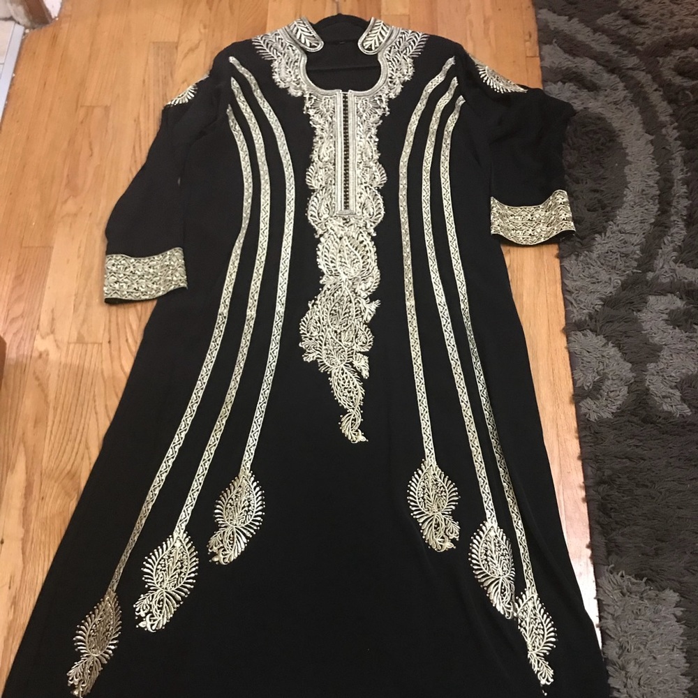 Embroidered kaftan/abaya